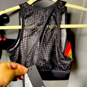 Peloton high neck, sports bra